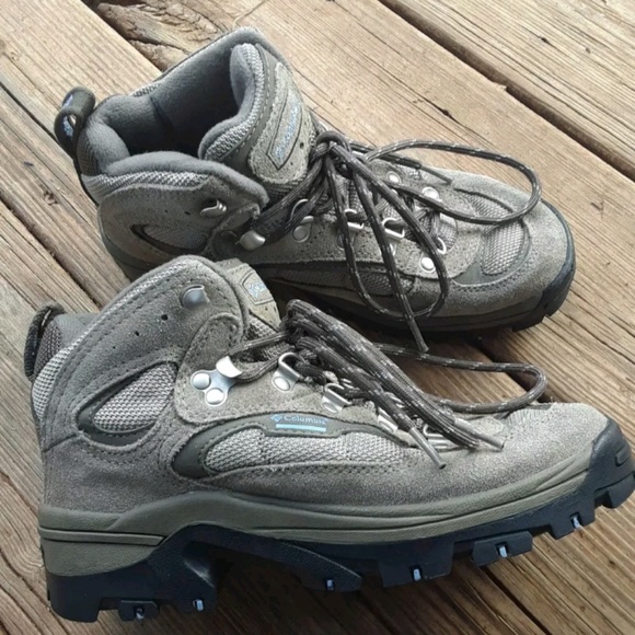 columbia hilltop ridge hiking boots